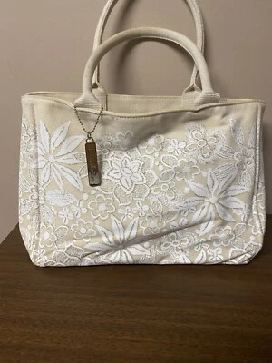 Linda bolsa de mão/ombro feminina Oscar De La Renta bege com flores brancas  - Imagem 1 de 4