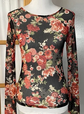 Top Pullover F21 Floral Encaje Talla M Negro Rojo Manga Larga Cottagecore Boho City  Foto 1 de 4