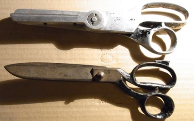 Scissors 2 Piece VINTAGE Zig Zag Decorative Professional Collectible Working - Image 1 of 4