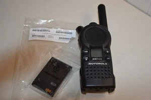 ORYGINALNE MOTOROLA CLS1410 5-milowe 4-kanałowe radio dwukierunkowe UHF, klips i bateria - Zdjęcie 1 z 4