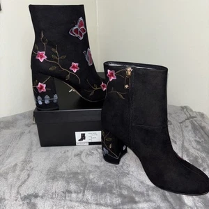 Neu im Karton - Nanette Lepore schwarze Stiefelette "Lilly" mit Blumenstickerei Größe 7. September 2017 - Bild 1 von 18