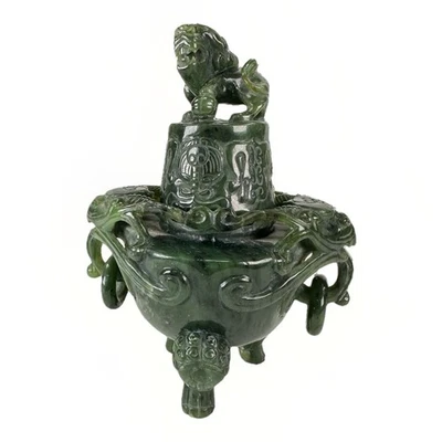 Recipiente con tapa de incensario tallado en jade espinaca verde oscuro período República China  Foto 1 de 4