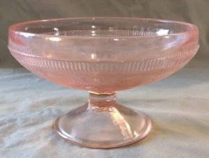 1930s U.S. Glass Co. STRAWBERRY Pink Footed Dessert Berries Bowl in VG Condition - Picture 1 of 3