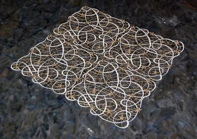 PLAUENER SPITZE Tischdecke Weihnachten Mitteldecke Sternenflimmer 30x30 GOLD - Bild 1 von 3