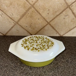 Vintage Pyrex Casserole Dish Verde Green Olive 043 1.5 Quart W Lid Ovenware MCM - Picture 1 of 3