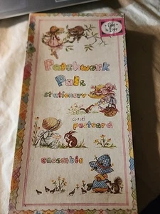 Conjunto de papelería y postales Patchwork Pals 11 postales 5 hojas y caja - Imagen 1 de 8