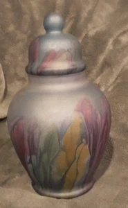 Jarrón urna vintage de vidrio artístico nuevo pintado a mano por Rueven Glass COTTAGECORE - Imagen 1 de 7