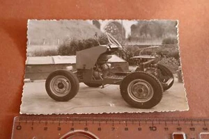 tolles altes Foto - mir unbekanntes Fahrzeug - kleiner Traktor ??? - Picture 1 of 3