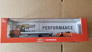 M2 Machines Auto Haulers 1967 Chevrolet C60 Truck with 1985 Camaro (C15) - Foto 1 di 7