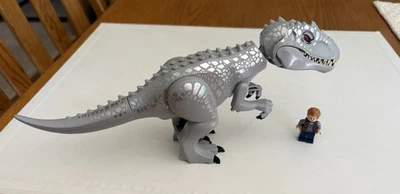 Figuras LEGO Jurassic World Indominus Rex con Owen Grady retiradas 2020 Foto 1 de 4