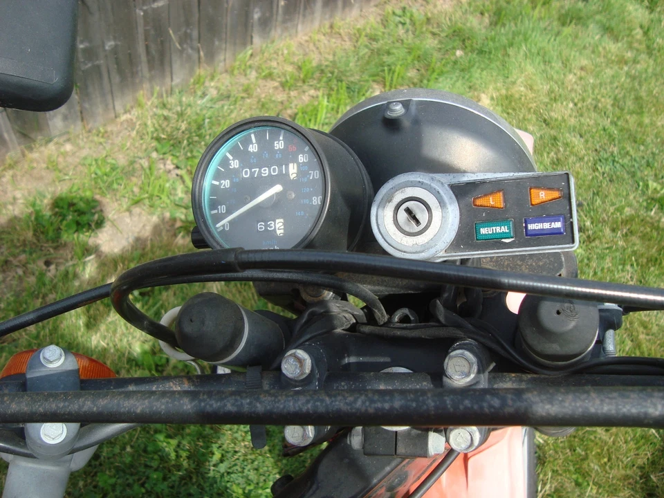 KAWASAKI KL250 METROS SOLO 7000 MILLAS Foto 1 de 1