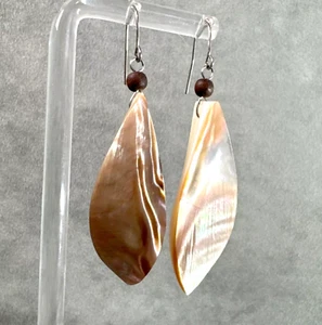 Pale Pink Cream Beige MOP Shell Earrings - Picture 1 of 14