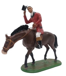 HJ RURAL SCENES 1/32 FOX HUNTING HUNTSMAN IN RED JACKET TIPPING HAT FIGURE - Picture 1 of 5