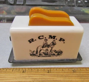 Souvenir RCMP Canada Toast & Toaster Salz und Pfefferstreuer Set, Toaststreuer - Bild 1 von 7