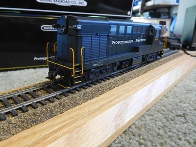 Atlas FM H16-44 HO Diesel Locomotive, DCC w/ Sound, Northern Pacific RR, w/box, - Image 1 of 4