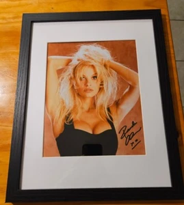 PAMELA ANDERSON AUTOGRAPHED 8X10 COLOR GLOSSY PHOTO MATTED & FRAMED WITH C.O.A. - Picture 1 of 3