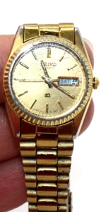 VTG Seiko 3Y03-0160 Ladies Water Resistant Wrist Watch Gold Dial Day/Date - Picture 1 of 6