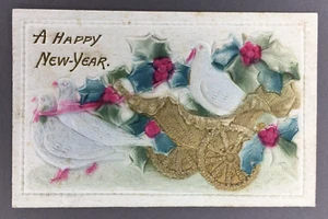 Postkarte Ein frohes neues Jahr stark geprägte Tauben ziehen Wagen Stechpalmenblätter vergoldet - Bild 1 von 2