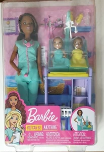 Muñeca y juego Barbie You Can Be Anything bebé médico morena 2 muñecas infantiles - Imagen 1 de 5