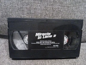 Miracle in Lane 2 (VHS, 2000) NUR VHS-BAND. OHNE SCHUBERHÜLLE. - Bild 1 von 7
