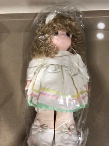 Adorable Precious Moments Collectible Doll Lindsey 16" Tall - Picture 1 of 6