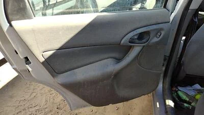 Ford Focus 2002 2003 conductor trasero izquierdo interior puerta panel de moldura solo OEM trasero gris Foto 1 de 4