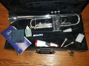 Exceptional Bach TR200S Silver Bb Trumpet--Chem Cleaned, Extras, Amazing! - Picture 1 of 13