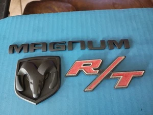 Dodge Magnum Red RT Painted Black Rear Lettering  2005-08 Emblem  Logo Used OEM  - Bild 1 von 5
