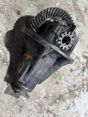 Land Rover 10 Spline Diff HRC1124 W/fill Bung  Series, Defender, Range Rover - Image 1 of 4