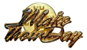 Prendedor de solapa tono dorado vintage Make Their Day AOL America empleado en línea - Imagen 1 de 4