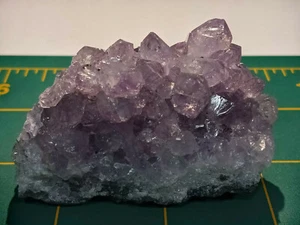 Schön! Amethysthaufen mit Geothit auf Geodenmatrix - Artigas, Norduruguay - Bild 1 von 9