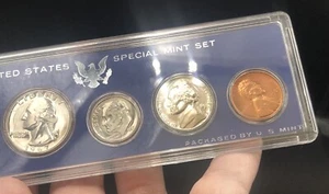 Juego especial vintage 1967 EE. UU. como nuevo caja original Kennedy medio 40 % plata - Imagen 1 de 12