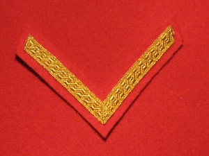 VESTIDO DE DESASTRE ANTIGUO LCPL LANZA CORPORAL CHEVRON DORADO SOBRE ROJO INSIGNIA DE RANGO - Imagen 1 de 1