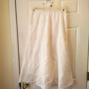Adiva Women's NWT Size M White cotton Eyelet Skirt Elastic Waist side zip co1910 - Picture 1 of 7
