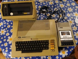 Atari 800 Retro Home Computer 810 Floppy Drive 410 Set Registratore di Programma TESTATO! - Foto 1 di 24