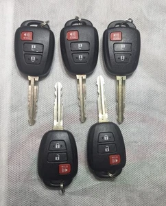 Oem Toyota Highlander And Corolla 2013 + Canadian And USA Keyless Remote Lot - Picture 1 of 3
