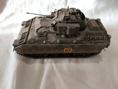 M2/M3 Bradley SCALA 1/35 COSTRUITO COME DA FOTO - Immagine 1 di 4