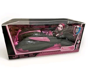 Monster High Draculaura Sweet 1600 Roadster Exclusive 2012 *Rare* Car With Doll - Picture 1 of 7