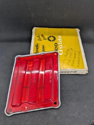 Nuevo de Lote Antiguo 1970 Pontiac Catalina Bonneville Executive LH LUZ MARCADORA LATERAL LÁMPARA LENTE Foto 1 de 4