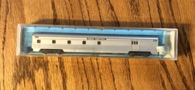 Atlas 2667 Vintage Wagon Luggage & Personal Penn-Central Box Ladder N Scale - Image 1 of 3