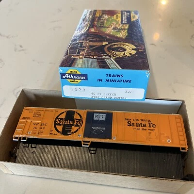 HO Scale Train Athearn Kit 5020 40' Reefer ATSF Grand Canyon - Image 1 of 4