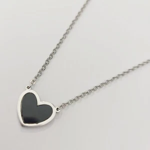 Collana donna acciaio bianco inox ciondolo pendente cuore semplice smalto nero - Foto 1 di 24