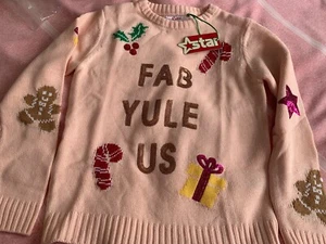 GIRLS STAR CHRISTMAS JUMPER PALE PINK WITH LOTS OF CHRISTMAS DETAILS ON AGE 9/10 - Picture 1 of 4