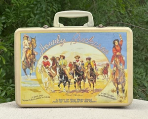 Fiambrera vaquera occidental vintage "Howdy Buckaroo" de metal de hojalata - arte de rodeo - Imagen 1 de 8