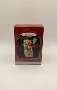 DE COLECCIÓN 1998 Hallmark Keepsake adorno de Navidad dados de buena suerte - Imagen 1 de 5