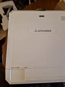 MITSUBISHI XL7000U Defect Professional Projector - Zdjęcie 1 z 3