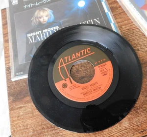 MARILYN MARTIN NIGHT MOVES JAPAN PRESSING P-2064 PICTURE & 45 RPM RECORD 072 - Picture 1 of 2