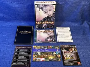 Juego de PC Guild Wars RPG CD-ROM 2005 ArenaNet completo en caja - Imagen 1 de 17