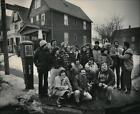 1985 Press Photo Former staff members at burned-out Bugle-American office