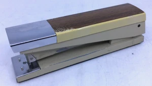 Original Vintage ACCO 20 Hefter Holzplatte Chicago 50619 USA  - Bild 1 von 8